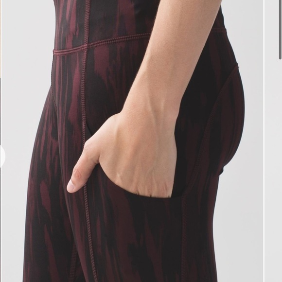 Lululemon Speed Tight IV
Painted Animal Bordeaux Drama Black / Black size 8 - Picture 11 of 16